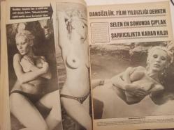 Pazar Haftalık Aktüalite Sinema Tiyatro Müzik ve Magazin Dergisi - 1974 Yılı - Sayı:981 - Meral Orhonsay - Aynur Akarsu - Senar Seven'in birisi resmi nişanlısı olmak üzere, iki sevgilisi var - Selen Batıkan İstanbul-Bursa mekik dokuyor - Serpil Örümcer - Berkant - Engin Işık - Seyyal Taner Dev Posteri - Yılmaz Köksal - Tevfik Fikret - Arzu Okay - Çetin İnanç - Eva Bender - Tunç Başaran - Ülkü Özen - Arzu Okay - Hale Soygazi - Ahmet Özhan - Yücel Uçanoğlu - Ayla Algan - Kartal Tibet - Fatma Belgen - Elif Pektaş - Ajda Pekkan - Tennur Solak - Ahmet Tarık Tekçe - Öztürk Serengil - Senih Orkan - Sevda Ferdağ fotoğraf ve haberi - Posterli Tam Takım Dergi