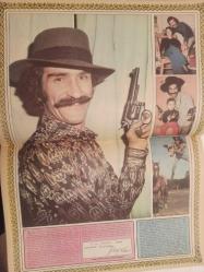 Pazar Haftalık Aktüalite Sinema Tiyatro Müzik ve Magazin Dergisi - 1974 Yılı - Sayı:981 - Meral Orhonsay - Aynur Akarsu - Senar Seven'in birisi resmi nişanlısı olmak üzere, iki sevgilisi var - Selen Batıkan İstanbul-Bursa mekik dokuyor - Serpil Örümcer - Berkant - Engin Işık - Seyyal Taner Dev Posteri - Yılmaz Köksal - Tevfik Fikret - Arzu Okay - Çetin İnanç - Eva Bender - Tunç Başaran - Ülkü Özen - Arzu Okay - Hale Soygazi - Ahmet Özhan - Yücel Uçanoğlu - Ayla Algan - Kartal Tibet - Fatma Belgen - Elif Pektaş - Ajda Pekkan - Tennur Solak - Ahmet Tarık Tekçe - Öztürk Serengil - Senih Orkan - Sevda Ferdağ fotoğraf ve haberi - Posterli Tam Takım Dergi