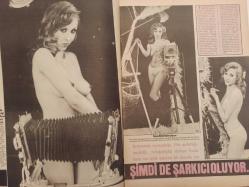 Pazar Haftalık Aktüalite Sinema Tiyatro Müzik ve Magazin Dergisi - 1974 Yılı - Sayı:975 - Leyla Sayar - Melek Görgün - Tarık Akan'ın ağabeyi Turgut Akan - Feri Cansel - Funda Balcı - Bahar Erdeniz - Ajda Pekkan'Yasin'i tercih etmişti... - Gönül Tansel - Ünlüler Albümü: Müşerref Tezcan - Tamer Yiğit - Aykut Düz - Süreyya Duru - Cüneyt Arkın - Nubar Terziyan - Vedat Türkali - Atakan Çelik - Ahmet Mekin - Fikret Hakan - Remzi Jontürk - Yılmaz Güney - Osman Faruk Seden - Yalçın Gülhan - Figen Han - Beyza Başar Filipinler'de hem yarıştı hem de fotoğraf çekti - Melek Ayberk - Necla Nazır - Müşerref Tezcan - Atilla Ergün - Asuman Arsan - Canan Candan - Ajda Pekkan - Fecri Ebcioğlu - Semiramis Pekkan - Okan Dinçer - Sevda Ferdağ - Leyla Sayar - Gönül Yazar - Cömert Baykent - Bir de ''Zeki Müren'' balon aşkı fotoğraf ve haberi - Tam Takım Dergi