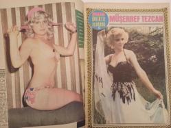 Pazar Haftalık Aktüalite Sinema Tiyatro Müzik ve Magazin Dergisi - 1974 Yılı - Sayı:975 - Leyla Sayar - Melek Görgün - Tarık Akan'ın ağabeyi Turgut Akan - Feri Cansel - Funda Balcı - Bahar Erdeniz - Ajda Pekkan'Yasin'i tercih etmişti... - Gönül Tansel - Ünlüler Albümü: Müşerref Tezcan - Tamer Yiğit - Aykut Düz - Süreyya Duru - Cüneyt Arkın - Nubar Terziyan - Vedat Türkali - Atakan Çelik - Ahmet Mekin - Fikret Hakan - Remzi Jontürk - Yılmaz Güney - Osman Faruk Seden - Yalçın Gülhan - Figen Han - Beyza Başar Filipinler'de hem yarıştı hem de fotoğraf çekti - Melek Ayberk - Necla Nazır - Müşerref Tezcan - Atilla Ergün - Asuman Arsan - Canan Candan - Ajda Pekkan - Fecri Ebcioğlu - Semiramis Pekkan - Okan Dinçer - Sevda Ferdağ - Leyla Sayar - Gönül Yazar - Cömert Baykent - Bir de ''Zeki Müren'' balon aşkı fotoğraf ve haberi - Tam Takım Dergi