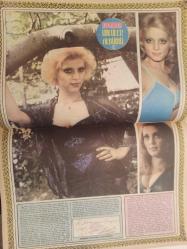 Pazar Haftalık Aktüalite Sinema Tiyatro Müzik ve Magazin Dergisi - 1974 Yılı - Sayı:975 - Leyla Sayar - Melek Görgün - Tarık Akan'ın ağabeyi Turgut Akan - Feri Cansel - Funda Balcı - Bahar Erdeniz - Ajda Pekkan'Yasin'i tercih etmişti... - Gönül Tansel - Ünlüler Albümü: Müşerref Tezcan - Tamer Yiğit - Aykut Düz - Süreyya Duru - Cüneyt Arkın - Nubar Terziyan - Vedat Türkali - Atakan Çelik - Ahmet Mekin - Fikret Hakan - Remzi Jontürk - Yılmaz Güney - Osman Faruk Seden - Yalçın Gülhan - Figen Han - Beyza Başar Filipinler'de hem yarıştı hem de fotoğraf çekti - Melek Ayberk - Necla Nazır - Müşerref Tezcan - Atilla Ergün - Asuman Arsan - Canan Candan - Ajda Pekkan - Fecri Ebcioğlu - Semiramis Pekkan - Okan Dinçer - Sevda Ferdağ - Leyla Sayar - Gönül Yazar - Cömert Baykent - Bir de ''Zeki Müren'' balon aşkı fotoğraf ve haberi - Tam Takım Dergi