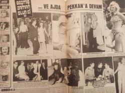 Pazar Haftalık Aktüalite Sinema Tiyatro Müzik ve Magazin Dergisi - 1974 Yılı - Sayı:975 - Leyla Sayar - Melek Görgün - Tarık Akan'ın ağabeyi Turgut Akan - Feri Cansel - Funda Balcı - Bahar Erdeniz - Ajda Pekkan'Yasin'i tercih etmişti... - Gönül Tansel - Ünlüler Albümü: Müşerref Tezcan - Tamer Yiğit - Aykut Düz - Süreyya Duru - Cüneyt Arkın - Nubar Terziyan - Vedat Türkali - Atakan Çelik - Ahmet Mekin - Fikret Hakan - Remzi Jontürk - Yılmaz Güney - Osman Faruk Seden - Yalçın Gülhan - Figen Han - Beyza Başar Filipinler'de hem yarıştı hem de fotoğraf çekti - Melek Ayberk - Necla Nazır - Müşerref Tezcan - Atilla Ergün - Asuman Arsan - Canan Candan - Ajda Pekkan - Fecri Ebcioğlu - Semiramis Pekkan - Okan Dinçer - Sevda Ferdağ - Leyla Sayar - Gönül Yazar - Cömert Baykent - Bir de ''Zeki Müren'' balon aşkı fotoğraf ve haberi - Tam Takım Dergi