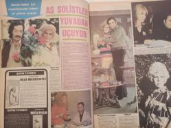 Pazar Haftalık Aktüalite Sinema Tiyatro Müzik ve Magazin Dergisi - 1974 Yılı - Sayı:967 - Meral Orhonsay - Yeşim yükselen - Mine Sun 200 milyonun tek mirasçısı ile evleniyor - İlknur Taçbaş da burun kaldırma modasına uydu - Assolistler yuvadan uçuyor - Muazzez Abacı - Atilla Kurtbaş - Gönül Akkor - Hayri Küçük - Behiye Aksoy - Fahrettin Aslan - Mediha Şen - Emel Sayın - İsmet Kasapoğlu - Mine Mutlu Soyundu - Ünlüler albümü: Feri Cansel - Salih Güney - Hulusi Kentmen - Yusuf Sezgin - Kadir İnanır - Sadri Alışık - Ömer Yamyamlar - Mete İnselel - Demir Karahan - Çetin İnanç - Yılmaz Güney - Feri Cansel - Mahmut Hekimoğlu - Figen Han artık ''Baş Rol'' diyor - Tanju Korel - Mehmet Arslan - Filiz Akın - Cüneyt Arkın - Esen Püsküllü - Yılmaz Köksal - Serpil Örümcer - Anuşka - Aylin - Tanju Gürsu - Türker İnanoğlu fotoğraf ve haberi - Tam Takım Dergi