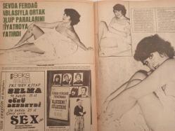 Pazar Haftalık Aktüalite Sinema Tiyatro Müzik ve Magazin Dergisi - 1974 Yılı - Sayı:960 - Seher Şeniz - Elif Pektaş - Ayşecik - Zeynep Değirmencioğlu - Hamdi Değirmencioğlu - Serkan Acar - Efgan Efekan - Baha Gelenbevi - Zeynep Değirmencioğlu - Neriman Köksal - Öztürk Serengil - Gönül Beyhan - Kenan Pars - ''Perihan Ateş'' - Yeşilçam'da Aysel Tanju, Birsen Ayda, Özcan Tekgül - Marilyn Monroe - İkinci kocası Di Maggio bu fotoğraflara deli oldu - Arzu Okay - Metin İnselel - Volkan Kayhan - Metin Altınbaş - Sermet Serdengeçti - Mesut Engin - Salih Kırmızı - Sevda Ferdağ ablasıyla ortak olup paralarını tiyatroya yatırdı - Ferda Ferdağ - Aşk İstanbul'da - Feri Cansel - Hülya Tuğlu - Fikret Hakan - Işık Nur Yavuz - Leyla Sayar - Sevinç Pekin - Zeyno Çilem - Turgut Akan - Muzaffer Alp fotoğraf ve haberi - Dergi Tam Değildir Sadece 12 Sayfası Mevcuttur