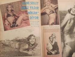 Pazar Haftalık Aktüalite Sinema Tiyatro Müzik ve Magazin Dergisi - 1974 Yılı - Sayı:953 - Piraye Uzun - Prenses Banu - Arzu Okay - Aslıhan'ın yapışık kardeşi Neslihan - Meral Zeren'i Muz Gibi Soydular - Kemal Sunal - Hakan Balamir - Ünlüler Albümü: Selma Güneri - Duygu Sağıroğlu - Gönül Yazar - İzzet Günay - Gülistan Deniz - Fatma KAranfil - Muzaffer Tema - Çolpan İlhan - Selma Güneri - Şükriye Atav - Yavuz Yalınkılıç - Duygu Sağıroğlu - Fikret Hakan - Nuri Sesigüzel - Sami Hazinses - Yusuf Sezgin - Bilge Olgaç - Yılmaz Güney - Tülin Elgin - Sevda Ferdağ - Tunç Oral - Gürol Ünlüsoy - Meral Sayın - Tunç Oral - Devlet Devrim -Halit Refiğ - Mine Soley sekiz yıldır ''Nikah'' diyor - Özcan Özgür - Hülya Korur - Müjgan Ağralı - İlhan Daner - İhsan Yüce - Turgut Boralı - Ferda Büyükgüneş - Cevat Kurtuluş - Mürüvvet Sim - Yaşar Yağmur fotoğraf ve haberi - Tam Takım Dergi