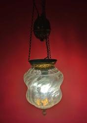 14593-MUHTEŞEM GÜZELLİKDE ANTİKA PİRİNÇ DÖNEM CAMLI ASANSÖRLÜ AVİZE