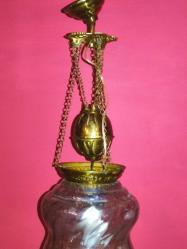 14593-MUHTEŞEM GÜZELLİKDE ANTİKA PİRİNÇ DÖNEM CAMLI ASANSÖRLÜ AVİZE