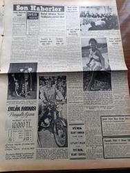 Vatan Gazetesi - 5 Aralık 1954 - Askerliğimizde Spor Yazan Ahmet Emin Yalman Köşe Yazısı - Yeni Kar Hadleri Kararı Yürürlüğe Girdi - Müslüman Kardeşler'in Liderlerinden Hudeybi Ve Aptüllatif İdama Mahkum Edildi - İsmet İnönü Bedii Faik'i Cezaevinde Ziyaret Etti - Kapalıçarşı Yangını Sebebi Anlaşıldı - Sineması Muhallebici Ve Dolmuşlara Zam Yapıldı - İzmir'de Şekersizlik Had Bir Safhada - Otomobil Sevdası Yazan İsmail Ateş Yazı Dizisi - İstanbul Kız Lisesi'nin Açılışı Geri Kaldı - Adnan Menderes Winston Churchill'i Tebrik Etti - Papa Halka Hitap Edecek - Dün Gece Yapılan Basketbol Karşılaşmaları - Fenerbahçe Galatasaray maçı - Beyşehir'de Linyit Damarları Bulundu - Sultan İkinci Abdülhamid'in Selanik'e Götürülmesi - Osmanlı Tarihinden Sayfalar Yazan Feridun Fazıl Tülbentçi Yazı Dizisi - Kleopatra Yazan Emil Ludwig Yazı Dizisi - Siperler İçin Mi Tanklar İçin Mi Milyonlar Harcanmalı - Sir Julius Levy'nin Yükselişi Yazan Daphne Du Maurier Yazı Dizisi - Gilda Mücevher - Gripin - Radyo