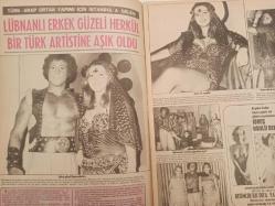 Pazar Haftalık Aktüalite Sinema Tiyatro Müzik ve Magazin Dergisi - 1974 Yılı - Sayı:948 - Meral Orhonsay - Figen Han - Lübnanlı erkek güzeli Herkül bir Türk artistine aşık oldu - Muhammet Mevla - Tuba Çetin - Yeşim Soydan - Silvana Bedrahan - Bahar Erdeniz - Piraye Uzun - Türkan Şoray - Sevgi Can - Oya Peri - Mualla Sürer - Serpil Örümcer - Berkant - Nazan Ece - Sezer Güvenirgil - Tunç Oral - Esen Püsküllü - Yücel Uçanoğlu - Türkan Şoray - Rüçhan Adlı - Fatma Girik - Memduh Ün - Gönül Tansel - Yusuf Sezgin - Ünlüler Albümü: Ayhan Işık - Ayhan Işık - Tunç Başaran - Ülkü Erakalın - Ceylan Ece - Halit Refiğ - Memduh Ün - Sezer Sein - Devlet Devrim - Meral Orhonsay - Christa Neil - Erica Blanche - Safa Önal - Selda Alkor - Nuri Ergün - Gülistan Güzey - Tarık Tekçe - Nedret Güvenç - Nevin Aypar - Ayla Karaca - Gönül Tansel - Yusuf Sezgin - Melek Görgün - Cengiz Ulgen - Seher Şeniz - Sevim Çağlayan fotoğraf ve haberi - Tam Takım Dergi