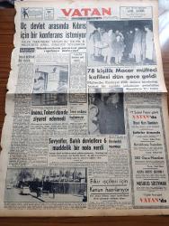 Vatan Gazetesi - 13 Şubat 1957 - Ahmet Emin Yalman Köşe Yazısı - Üç Devlet Arasında Kıbrıs İçin Bir Konferans İsteniyor - İsmet İnönü Metin Toker'i Dün De Ziyaret Edemedi - 78 Kişilik Macar Mülteci Kafilesi Dün Gece Geldi - İşletmeler Vekili Samed Ağaoğlu Şeker Vesikaya Bağlanmıyor Dedi - Sovyetler Batılı Devletlere 6 Maddelik Bir Nota Verdi - Taksim Gezi Parkını Rahat Bırakın - Eski Ahbap Reşat Nuri Güntekin'in İlk Eseri Yazı Dizisi - Şehir Tiyatrosu Bütçesi Kabul Edildi - Türk Milleti Çanakkale Abidesini Bekliyor - Anadolu'da Petrol Çağı Yazan Sadun Tanju - Hoş Memo Karikatür - Çanakkale Türk'ün Kahramanlık Destanı Yazan Alan Moorehead Yazı Dizisi - Konservatuar 10. Batı Müziği Konseri - Dünya Nelere Gülüyor Karikatür - Vidi Vidi Çizgi Roman - Türk Çin Kültür Anlaşması - Senenin En Muazzam Film Hadisesi Bir Yabancı Gibi - Frank Sinatra - Galatasaray Ve Fenerbahçe Maçları Tehir Edildi - Anadolu'da Genç Futbolcu Aranıyor - Galatasaray Lisesi Gazetecilik Lisesini Yendi - İstanbulspor