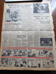 Vatan Gazetesi - 13 Şubat 1957 - Ahmet Emin Yalman Köşe Yazısı - Üç Devlet Arasında Kıbrıs İçin Bir Konferans İsteniyor - İsmet İnönü Metin Toker'i Dün De Ziyaret Edemedi - 78 Kişilik Macar Mülteci Kafilesi Dün Gece Geldi - İşletmeler Vekili Samed Ağaoğlu Şeker Vesikaya Bağlanmıyor Dedi - Sovyetler Batılı Devletlere 6 Maddelik Bir Nota Verdi - Taksim Gezi Parkını Rahat Bırakın - Eski Ahbap Reşat Nuri Güntekin'in İlk Eseri Yazı Dizisi - Şehir Tiyatrosu Bütçesi Kabul Edildi - Türk Milleti Çanakkale Abidesini Bekliyor - Anadolu'da Petrol Çağı Yazan Sadun Tanju - Hoş Memo Karikatür - Çanakkale Türk'ün Kahramanlık Destanı Yazan Alan Moorehead Yazı Dizisi - Konservatuar 10. Batı Müziği Konseri - Dünya Nelere Gülüyor Karikatür - Vidi Vidi Çizgi Roman - Türk Çin Kültür Anlaşması - Senenin En Muazzam Film Hadisesi Bir Yabancı Gibi - Frank Sinatra - Galatasaray Ve Fenerbahçe Maçları Tehir Edildi - Anadolu'da Genç Futbolcu Aranıyor - Galatasaray Lisesi Gazetecilik Lisesini Yendi - İstanbulspor