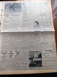 Vatan Gazetesi - 14 Şubat 1957 - Kıbrıs Ve Amerika Yazan Ahmet Emin Yalman Köşe Yazısı - Rusya Türkiye'ye Karşı Yeni Bir Barış Taarruzuna Girişti - Macar Mültecileri Sirkeci Misafirhanesinde Kalacak - Profesör Doktor Erick Frank Öldü - CHP Genel Sekreteri Kasım Gülek Devlet Fabrikalarının Hususi Sermayeye Devri 25 Milyonu İlgilendirir Dedi - Adana'da 381 kilo Afyon Ele Geçti - İsmet İnönü Metin Toker'i Dün Ziyaret Etti - Eski Ahbap Reşat Nuri Güntekin'in İlk Eseri Yazı Dizisi - Hilton'daki Tehdit Hadisesi Mahkemeye İntikal Etti - Hoş Memo Karikatür - Çanakkale Türk'ün Kahramanlık Destanı Yazan Alan Moorehead Yazı Dizisi - New York'ta 45 Bin İşçi Grev Yapacak - Fezaya Yarım Düzine Suni Ay Fırlatılacak - Otomobil Trafik Motor Yazan Nuri Özbalkan - Hollywood 1957 - Dünya Nelere Gülüyor Karikatür - Sanat Ve Fikir Festivali Yapılacak - Yurdumuza İltica Macarlar Arasında Üç Futbolcuyu Galatasaray Alacak - Türk Amerikan Ordu Takımları Pazara Karşılaşıyor - Bu Haftaki Avrupa Kupası Maçları