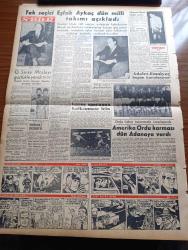 Vatan Gazetesi - 16 Şubat 1957 - Ahmet Emin Yalman Köşe Yazısı - Rus Dışişleri Vekilliğine A. Gromiko Tayin Edildi - İşletmeler Vekili Samed Ağaoğlu Hayat Pahalı Değildir Dedi - Cumhuriyetçi Parti Kuruldu - 1934 Doğumlu Erler Mart'ta Terhis Ediliyor - Profesör Erick Frank'ın Cenazesi Rumelihisarında Türk Kabristanına Gömüldü - 58 Macar Mültecisi De Bugün Gelecek - Turgut Reis'in Mezarı Libya'da Kalacak - Amerika 50 Milyon Dolarlık Yatırım Yapacak - Eski Ahbap Reşat Nuri Güntekin'in İlk Eseri Yazı Dizisi - Yeni Türk Ticaret Kanunu Yazan Doktor Nihat Türel - 1956 Yılında Türkiye'de 1510 Gazete Ve Dergi Yayınlandı - Bursa'da Rock And Roll Festivali Tertiplendi - Skoda Otobüslerinin %30'nun Bozuk Olduğu İddia Ediliyor - Çanakkale Türk'ün Kahramanlık Destanı Yazan Alan Moorehead Yazı Dizisi - Hoş Memo Karikatür - Haftanın Filmleri Yazan Salah Birsel - ev Kadın Moda - Tek Seçici Eşfak Aykaç Dün Milli Takımı Açıkladı - Galatasaray Modayı Güçlükle Yendi - Amerika Ordu Karması Adana'ya Vardı