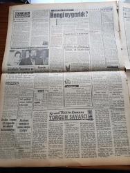 Vatan Gazetesi - 9 Temmuz 1961 - Türk Siyasi Tarihinde Bugün İlk Defa Millet Anayasaya Oy Veriyor - Yüksek Seçim Kurulu Dün Bir Bildiri Yayınladı - Milli Birlik Komitesi'nin Dokuz Üyesi 30 Ağustos'ta Terfi Ediyor - Aziz Nesin Ve İhsan Ada Tahliye Edildi - Aziz Nesin Bilmez Kişilerin Bilirkişi Olmasından Dert Yandı - Cemal Gürsel Köşesine Çekilmek İstiyor - Prenses Fazıla İstanbul'a Geldi - Ragıp Gümüşpala'ya Göre Adalet Partisi Bazı Tertiplere Hedef Olmuş - Yeni Türk Partisi'nin Gezi Programı Hazırlandı - Kemal Tahir'in Romanı Yorgun Savaşçı Yazı Dizisi - İstanbul'a Sapanca Ve İznik'ten Su Getirilecek - Fas Kralı Hapisteki Cezayirli Liderlerin Tahliyesini İstedi - Birleşik Arap Cumhuriyeti Başkanı Nasır Roket Satın Alıyor - Adnan Veli'den Fantezi - Hoş Memo Karikatür - Metin Oktay'ı Transfer Eden Palermo'da Bayram - Beşiktaş Federasyonu Davaya Karar Verdi - Selim Soydan Fenerbahçeli Oldu - Yelken Yarışları Galatasaray'lı Erzin Demir Başarılıydı - İzmirspor Gürcan'a 65 Bin İstedi
