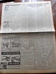 Vatan Gazetesi - 8 Temmuz 1961 - Anayasa Yarın Halk Oyuna Sunulacak - Devlet Başkanı Cemal Gürsel'e Göre Seçimi Ekim'de Yapmak Faydalı - Millet Partisi Başkanı Fahri Belen - Metin Toker Son Havadis'i Dava Etti - Vefat Eden Ermeni Patriği Haçaduryan Toprağa Verildi - Bulgar Balıkçıları Dün Serbest Bırakıldı - İstanbul Ermeni Patrikliği Ve Eçmiyazin Katolikosu Yazan Nizamettin Nazif Tepedenlioğlu - Kemal Tahir'in Romanı Yorgun Savaşçı Yazı Dizisi - İstanbul'da Beş Kabadayı Daha Bugün Şehir Dışına Çıkarılacak - Dansöz Kraliçesi Aysel Tanju'ya Göre Aşk Yok Alışkanlık Var - Turizm Ve Sanat Yazan Necati Cumalı - Milli Piyango Dün Çekildi - Atatürk Üniversitesinde İhtilaf - Celal Sılay Ölen Yazar Ernest Hemingway'ı Edebiyat Bakımından Ele Alınıyor - Berlin Film Festivali - Ton Ton Agah Çizgi Roman Sade Yalçın - Stiv Roper Çizen Saundes Ve Overgard - Metin Oktay Milano'da - Kral Metin Oktay'ın Veda Konuşması - Kral Metin Oktay Ve Karıncaezmez Şevki Fotoğraf - At Yarışları - Selim Soydan Fenere