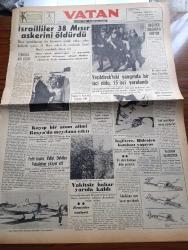 Vatan Gazetesi - 2 Mart 1955 - Ahmet Emin Yalman Köşe Yazısı - İsrailliler 38 Mısır Askerini Öldürdü - Kayıp Atom Alimi Bruno Pontecorvo Rusya'da Meydana Çıktı - İngiltere Hidrojen Bombası Yapıyor - Yeşildirek'teki Yangında Bir İşçi Öldü 15 İşçi Yaralandı - Selim Sarper Güvenlik Konseyi Başkanı Oldu - Hanımın Çiftliği Yazan Orhan Kemal Yazı Dizisi - Damlataş Mağarası Ve Üniversitelerimiz Yazan Kemal Saraçoğlu - Balkan Daimi Konseyi Toplantısı Devam Ediyor - Geçmişte Bugün Yazan Feridun Fazıl Tülbentçi Yazı Dizisi - Rus Çarı Birinci Nikola'nın Ölümü - Şah İsmail Yazan Feridun Fazıl Tülbentçi Yazı Dizisi - Mevlana Meselesi Yazan Abdülbaki Gölpınarlı Yazı Dizisi - Glenn Ford Carmen Filminde Done Jose Rolünde - Kazanan Kaybediyor Yazan Graham Greene Yazı Dizisi - İstanbul Paris Garnizonları Maçı Bugün Yapılıyor - Galatasaraylı Erdoğan Partener Fenerbahçe'ye Karşı Yer Alacak - Gripin - Almanya 240 Bin Dolarlık Sanayi Ve Sofra Şarabı Alacak - BP -Manhattan'da Üç Oda Yazan Simenon Yazı Dizisi