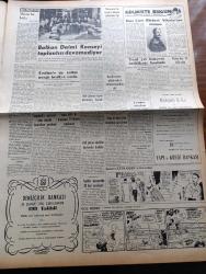 Vatan Gazetesi - 2 Mart 1955 - Ahmet Emin Yalman Köşe Yazısı - İsrailliler 38 Mısır Askerini Öldürdü - Kayıp Atom Alimi Bruno Pontecorvo Rusya'da Meydana Çıktı - İngiltere Hidrojen Bombası Yapıyor - Yeşildirek'teki Yangında Bir İşçi Öldü 15 İşçi Yaralandı - Selim Sarper Güvenlik Konseyi Başkanı Oldu - Hanımın Çiftliği Yazan Orhan Kemal Yazı Dizisi - Damlataş Mağarası Ve Üniversitelerimiz Yazan Kemal Saraçoğlu - Balkan Daimi Konseyi Toplantısı Devam Ediyor - Geçmişte Bugün Yazan Feridun Fazıl Tülbentçi Yazı Dizisi - Rus Çarı Birinci Nikola'nın Ölümü - Şah İsmail Yazan Feridun Fazıl Tülbentçi Yazı Dizisi - Mevlana Meselesi Yazan Abdülbaki Gölpınarlı Yazı Dizisi - Glenn Ford Carmen Filminde Done Jose Rolünde - Kazanan Kaybediyor Yazan Graham Greene Yazı Dizisi - İstanbul Paris Garnizonları Maçı Bugün Yapılıyor - Galatasaraylı Erdoğan Partener Fenerbahçe'ye Karşı Yer Alacak - Gripin - Almanya 240 Bin Dolarlık Sanayi Ve Sofra Şarabı Alacak - BP -Manhattan'da Üç Oda Yazan Simenon Yazı Dizisi