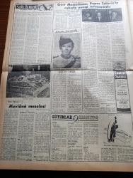 Vatan Gazetesi - 2 Mart 1955 - Ahmet Emin Yalman Köşe Yazısı - İsrailliler 38 Mısır Askerini Öldürdü - Kayıp Atom Alimi Bruno Pontecorvo Rusya'da Meydana Çıktı - İngiltere Hidrojen Bombası Yapıyor - Yeşildirek'teki Yangında Bir İşçi Öldü 15 İşçi Yaralandı - Selim Sarper Güvenlik Konseyi Başkanı Oldu - Hanımın Çiftliği Yazan Orhan Kemal Yazı Dizisi - Damlataş Mağarası Ve Üniversitelerimiz Yazan Kemal Saraçoğlu - Balkan Daimi Konseyi Toplantısı Devam Ediyor - Geçmişte Bugün Yazan Feridun Fazıl Tülbentçi Yazı Dizisi - Rus Çarı Birinci Nikola'nın Ölümü - Şah İsmail Yazan Feridun Fazıl Tülbentçi Yazı Dizisi - Mevlana Meselesi Yazan Abdülbaki Gölpınarlı Yazı Dizisi - Glenn Ford Carmen Filminde Done Jose Rolünde - Kazanan Kaybediyor Yazan Graham Greene Yazı Dizisi - İstanbul Paris Garnizonları Maçı Bugün Yapılıyor - Galatasaraylı Erdoğan Partener Fenerbahçe'ye Karşı Yer Alacak - Gripin - Almanya 240 Bin Dolarlık Sanayi Ve Sofra Şarabı Alacak - BP -Manhattan'da Üç Oda Yazan Simenon Yazı Dizisi