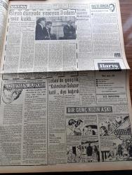 Vatan Gazetesi - 3 Mayıs 1962 - Cemal Reşit Eyüboğlu Köşe Yazısı - Türkiye İşçi Partisi Meclisin Çalışmasını Beğenmiyor - Mehmet Ali Aybar - Emekli General Hilmi Oben İstifa Etti - Eskişehir'de Kır Gezisinde İçki İçen Öğrenciler Rezalet Çıkartıp Kızlara Tecavüz Ettiler - Teknik Üniversitedeki Açık Oturumda Cemal Gürsel İstikbale Güvenle Bakabiliriz Dedi - Samsun Cezaevinde İsyan Çıktı - Manisa'da Uranyum Bulundu - Harp Okulu 19 Mayıs'a Katılmıyor - Çağlayanlı Vadi Yazan Mustafa Necati Sepetçioğlu Yazı Dizisi - 1747'den Günümüze Kadar Ordu Ve Politika Yazan Nizamettin Nazif Tepedenlioğlu Yazı Dizisi - Chapman Raporu Yazan İrving Wallas Yazı Dizisi - Bir Genç Kızın Aşkı Çizgi Roman - Oktay Akbal Köşe Yazısı - Kennedy Sözcüsünü Moskova'ya Gönderiyor - Ernest Hemingway Kardeşimdi Yazan Leicester Hemingway Yazı Dizisi - Üç Perdelik Cinayet Yazan Agatha Christie Yazı Dizisi - İsrail Takımı Geliyor - Beşiktaş Yeşildirek Maçı - Karagümrük Beykoz Maçı - Dünya Kupası Yaklaşırken Brezilya Favori