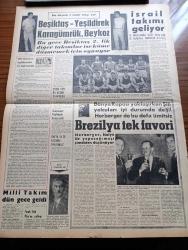 Vatan Gazetesi - 3 Mayıs 1962 - Cemal Reşit Eyüboğlu Köşe Yazısı - Türkiye İşçi Partisi Meclisin Çalışmasını Beğenmiyor - Mehmet Ali Aybar - Emekli General Hilmi Oben İstifa Etti - Eskişehir'de Kır Gezisinde İçki İçen Öğrenciler Rezalet Çıkartıp Kızlara Tecavüz Ettiler - Teknik Üniversitedeki Açık Oturumda Cemal Gürsel İstikbale Güvenle Bakabiliriz Dedi - Samsun Cezaevinde İsyan Çıktı - Manisa'da Uranyum Bulundu - Harp Okulu 19 Mayıs'a Katılmıyor - Çağlayanlı Vadi Yazan Mustafa Necati Sepetçioğlu Yazı Dizisi - 1747'den Günümüze Kadar Ordu Ve Politika Yazan Nizamettin Nazif Tepedenlioğlu Yazı Dizisi - Chapman Raporu Yazan İrving Wallas Yazı Dizisi - Bir Genç Kızın Aşkı Çizgi Roman - Oktay Akbal Köşe Yazısı - Kennedy Sözcüsünü Moskova'ya Gönderiyor - Ernest Hemingway Kardeşimdi Yazan Leicester Hemingway Yazı Dizisi - Üç Perdelik Cinayet Yazan Agatha Christie Yazı Dizisi - İsrail Takımı Geliyor - Beşiktaş Yeşildirek Maçı - Karagümrük Beykoz Maçı - Dünya Kupası Yaklaşırken Brezilya Favori