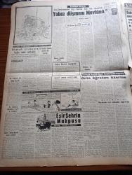Vatan Gazetesi - 15 Aralık 1959 - Geyikli Olayı Sanığı 15 Demokrat Partili Yargılandı - Esir Şehrin Mahpusu Yazan Kemal Tahir Yazı Dizisi - Doktor Fazıl Küçük Makarios'u Makamında Tebrik Etti - 1000 Lastik İşçisi Daha Açıkta Kaldı - Amerika Cumhurbaşkanı Eisenhower Dün İran Şahı Ve Yunan Kralı İle Görüştü - Doktor Lütfi Kırdar Moskova'da Konuştu - İki Randevu Evi Daha Basıldı - Yobaz Düşmanı Mevlana Yazan Behçet Kemal Çağlar - Sakallı İhtilalciler Memleketinde Yazan Orhan Karaveli Yazı Dizisi - Fidel Castro'yu Küba Halkı Seviyor - Hoş Memo Karikatür - Politika Ve Ötesi Yazan Sadun Tanju - Fikir Ve Sanat Yazan Sermet Sami Uysal - Tonton Agah Çizgi Roman Sade Yalçın - Stiv Roper Çizen Saundes Ve Waggon - Lüp Lüp Amca Çizgi Roman Rip - Bir Genç Yıldız Kim Novak - Bir Usta Charlie Chaplin - Ben Kimim Yazan Theresa Charles Yazı Dizisi - Piyale Makarnası - Opon Ağrı Kesici - Mithatpaşa Stadında Fenerbahçe Galatasaray Maçı - Lefter Küçükandonyadis - Basri Dirimlili - Milli Lig'de Bu Hafta