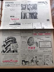Vatan Gazetesi - 5 Aralık 1959 - Mecliste Gündeme Alınmayan Önergeler Gürültülere Yol Açtı - Mülkiye'de 100. Yıldönümü - Ahmed Emin Yalman Köşe Yazısı - MTTB'nin 43. Yıldönümü İçin Tören Yapıldı - Ferda Güley Kürsüden İndirildi Selim Soley 12 Oturum İçin Meclis'te Çıkarıldı - Amerikan Başkanı Eisenhower'i Dün Roma'da Binlerce Kişi Karşıladı - Muzaffer Kurbanoğlu Ulaştırma Bakanlığından İstifa Etti - Profesör Fuad Köprülü Köşe Yazısı - Duru Göl Yazan İlhan Tarus Yazı Dizisi - Türk Kadınının Büyük Millet Meclisi'ne Girişinin Yıldönümü - Türkiye Eğitim Milli Komisyonu Raporu - Türk Hava Yolları - Oktay Akbal Köşe Yazısı - Hoş Memo Karikatür - Good Year Lastikleri - Sinema Yazan Ali Gevgilili - Benim Kimim Yazan Theresa Charles Yazı Dizisi - Noyan Amca Dert Dinliyor - UEFA Müşahidi Dancause Fenerbahçe Nice Üçüncü Maçı Barselona'da Oynanacak Dedi Fakat Fenerbahçeliler İdareciler Kabul Etmedi - Can Bartu'ya 1 Ay Futbol Yok - Halit Balamir Serbest Güreş Milli Takım Antrenörü Oluyor