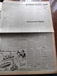 Vatan Gazetesi - 5 Aralık 1959 - Mecliste Gündeme Alınmayan Önergeler Gürültülere Yol Açtı - Mülkiye'de 100. Yıldönümü - Ahmed Emin Yalman Köşe Yazısı - MTTB'nin 43. Yıldönümü İçin Tören Yapıldı - Ferda Güley Kürsüden İndirildi Selim Soley 12 Oturum İçin Meclis'te Çıkarıldı - Amerikan Başkanı Eisenhower'i Dün Roma'da Binlerce Kişi Karşıladı - Muzaffer Kurbanoğlu Ulaştırma Bakanlığından İstifa Etti - Profesör Fuad Köprülü Köşe Yazısı - Duru Göl Yazan İlhan Tarus Yazı Dizisi - Türk Kadınının Büyük Millet Meclisi'ne Girişinin Yıldönümü - Türkiye Eğitim Milli Komisyonu Raporu - Türk Hava Yolları - Oktay Akbal Köşe Yazısı - Hoş Memo Karikatür - Good Year Lastikleri - Sinema Yazan Ali Gevgilili - Benim Kimim Yazan Theresa Charles Yazı Dizisi - Noyan Amca Dert Dinliyor - UEFA Müşahidi Dancause Fenerbahçe Nice Üçüncü Maçı Barselona'da Oynanacak Dedi Fakat Fenerbahçeliler İdareciler Kabul Etmedi - Can Bartu'ya 1 Ay Futbol Yok - Halit Balamir Serbest Güreş Milli Takım Antrenörü Oluyor