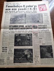Vatan Gazetesi - 15 Nisan 1962 - Yılanların Öcü Filmi Tam Sayfa İlanı - Şevket Süreyya Aydemir Köşe Yazısı - Subaylara Af Tasarısı Bugün Hafta Mecliste - Genelkurmay Başkanı Cevdet Sunay Ve Kuvvet Kumandanları Kütahyaya Gitti - Devlet Bakanı Nihat Su Tek Başına Siyasi Af Huzur Getirmez Dedi - 147'ler İşi Kapanırken Yazan Haldun Taner - Filmciler Sansüre Cephe Aldı - Elektriğe De Zam Yapılacak - Çağlayanlı Vadi Yazan Mustafa Necati Sepetçioğlu Yazı Dizisi - 1747'den Günümüze Kadar Ordu Ve Politika Yazan Nizamettin Nazif Tepedenlioğlu Yazı Dizisi - Oscar'ı Kazanması Onu Yeni Bir İnsan Yaptı Sophia Loren - Kuzeyli İlahe Anita Ekberg - Chapman Raporu Yazan İrving Wallas Yazı Dizisi - Alain Resnais'in Dünyası - Meşrutiyet Kıraathanesi Yazan Rıfat Ilgaz - Fikret Hakan - Kadir Savun - Ali Şen - Fakir Baykurt - Müzik Yalçın Tura - Aliye Rona - Fenerbahçe Karşıyaka'yı Eze Eze Yendi - İstanbulspor Altay'ı Açık Farkla Mağlup Etti - Spor Toto'da 34. Hafta Hasılatı - PTT Takımı Feriköy'ü Yendi