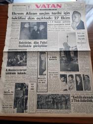 Vatan Gazetesi - 16 Mart 1961 - Ekrem Alican Seçim Tarihi İçin Teklifini Dün Açıkladı 27 Ekim - Adnan Menderes Beraat Talebinde Bulundu - Avukat Burhan Apaydın Dün Tahliye Edildi - Talat Paşa Anıldı - Rektörler Dün Fahri Özdilek'le Görüştü - Kerkük Olayında 3 Türk Öldürüldü - Meclis Bahçesinde Patlatılan Dinamit Olayı İnceleniyor - Aziz Nesin'in Romanı Kağnı Gölgesindeki İt Yazı Dizisi - 16 Mart Şehitleri Bugün Törenle Anılacak - Muhtaç Asker Ailelerine Yardım - Salazar 20. Asırda Derebeylik Sürmek İstiyor - Emil Galip Sandalcı Köşe Yazısı - Hoş Memo Karikatür - Oktay Akbal Köşe Yazısı - Bütün Amerikan Kuvvetlerine Alarm Verildi - Şehir Tiyatrosunda Tarla Kuşu İsimli Piyesin Temsili Ekim Başlandı - Fikir Ve Sanat - Taş Devri Çizen Mıstık - Stiv Roper Çizen Saundes Ve Overgard - Tonton Agah Çizgi Roman Sade Yalçın - Dünya Rekoru Kıran A. Harry Geliyor - Meşhur Kelle İbrahim Eğlenmek İstiyor - Galatasaray Beşiktaş Maçı Bilet Fiyatları - Adnan Menderes Beraat Talebinde Bulundu
