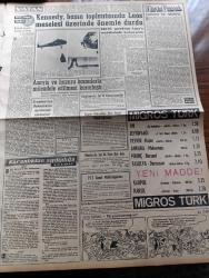 Vatan Gazetesi - 25 Mart 1961 - Ali Fuat Başgil Celal Bayar'ın Tenkil Deyişini Anlattı - Profesör Doktor Yavuz Abadan Köşe Yazısı - Kruşçef Cemal Gürsel'e Mesaj Gönderdi - Hacettepe Hastanesi Yangınında Bir Çocuğun Öldüğü Tesbit Edildi - Bir Amerikan Filosu Dün Geldi - Demokrat Parti Oylarının Elde Edilmesi Yarışı Esef Verici Hadisedir - Yeni Türkiye Partisi'nin Deklarasyonu - Aziz Nesin'in Romanı Kağnı Gölgesindeki İt Yazı Dizisi - Servet Beyannamesinin Veriliş Şekli Açıklandı - Kennedy Basın Toplantısında Laos Meselesi Üzerinde Önemle Durdu - Oktay Akbal Köşe Yazısı - Büyük Türk Şairi Ali Şir Nevai - Taş Devri Çizen Mıstık - Stiv Roper Çizen Saundes Ve Overgard - Artist Kim Novak - İstanbul Ankara Radyosu Programı - Yassıada Duruşmaları - Bugün 5 Çetin Milli Lig Maçı Var - Fenerbahçe Dün İzmir'e Gitti - Türkiye Futbol Birinciliği Final Maçları Başlıyor
