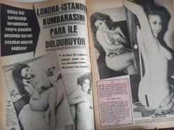 Pazar Haftalık Aktüalite Sinema Tiyatro Müzik ve Magazin Dergisi - 23 Mart 1973 - Sayı:861 - Seher Şeniz - Nicole Solinas - Nazan Şoray, Tanju Gürsu ve çiftetelli - Göksel Arsoy - Orhan Günşiray - Soley Arsoy - Meliha Şoray - Gülay Alp şarkıcılığı bıraktıktan sonra şimdilik geçimini bol bol seyahat ederek sağlıyor - Gülay Alp - Eva Bender Bu Gidişle Nereye Varır? - Halit Refiğ - Ülkü Özen - Ertem Eğilmez - Abdurrahman Keskiner - Melek Görgün - Feri Cansel'in burnuna nazar değdi - Bahar Erdeniz'in başına ne geldiyse bu fotoğraflardan geldi - ''Gül Tener şişmanlayınca fayran etti - Zeynep Aksu - Yıldırım Gencer - Yılmaz Köksal - Yeşim Yükselen - Çetin İnanç - Ajda Pekkan ''Her devrin yıldızı'' fotoğraf ve haberi - Tam Takım Dergi