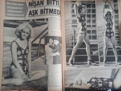Pazar Haftalık Aktüalite Sinema Tiyatro Müzik ve Magazin Dergisi - 5 Ekim 1973 - Sayı:889 - Zeynep Aksu - Sezer Güvenirgil - Mine Soley göğüslerini büyütmeye Danimarka'ya gidiyor - Adana'ya paydos, sinemaya devam - Pelin Ceylan Bir ay önce nişanı bozan Arzu Okay ve Seyhan Karabay yeniden barıştılar - Beyza Başar - Japonya'da bir Türk Güzeli - Beyza Başar - Piraye Uzun Dev Posteri - Seyyal Taner - Piraye Uzun şarkıcılıkta direniyor - Kırgınlık var ayrılık yok... - Filiz Akın - Türker İnanoğlu - Ceyda Karahan iç çamaşırı ile defilelerde boy gösterecek - Pelin Ceylan - Oya Peri - Feridun Gölgeçen - Romalı Perihan - Diclehan Baban - Prensus Banu - Zuhal Aktan - Dansözlüğe ilk adım - Seyyal Taner - Osman Faruk Seden - Bahar Erdeniz sevişmeye doyamıyor - Kadir İnanır fotoğraf ve haberi - Posterli Tam Takım Dergi