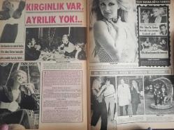 Pazar Haftalık Aktüalite Sinema Tiyatro Müzik ve Magazin Dergisi - 5 Ekim 1973 - Sayı:889 - Zeynep Aksu - Sezer Güvenirgil - Mine Soley göğüslerini büyütmeye Danimarka'ya gidiyor - Adana'ya paydos, sinemaya devam - Pelin Ceylan Bir ay önce nişanı bozan Arzu Okay ve Seyhan Karabay yeniden barıştılar - Beyza Başar - Japonya'da bir Türk Güzeli - Beyza Başar - Piraye Uzun Dev Posteri - Seyyal Taner - Piraye Uzun şarkıcılıkta direniyor - Kırgınlık var ayrılık yok... - Filiz Akın - Türker İnanoğlu - Ceyda Karahan iç çamaşırı ile defilelerde boy gösterecek - Pelin Ceylan - Oya Peri - Feridun Gölgeçen - Romalı Perihan - Diclehan Baban - Prensus Banu - Zuhal Aktan - Dansözlüğe ilk adım - Seyyal Taner - Osman Faruk Seden - Bahar Erdeniz sevişmeye doyamıyor - Kadir İnanır fotoğraf ve haberi - Posterli Tam Takım Dergi