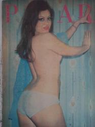 Pazar Haftalık Aktüalite Sinema Tiyatro Müzik ve Magazin Dergisi - 4 Ocak 1974 - Sayı:902 - Nebahat Çehre - Mualla Omay - Türker İnanoğlu ortaya çıkınca işler karıştı - Orhan Elmas - Ahu Doğan - Adana'ya demir atanlar - Nesrin Nur - Gülay Alp - Pelin Ceylan - Arzu Okay yeniden kürkçü dükkanında - Seyhan Karabay - Pakize Suda - Mine Soley - Sevinç Pekin Dev Posteri - Tarık Akan - Mine Sun tüccar oldu - Özden Yüce Orkestra şefi sevgilisi Toros'un dizi dibinde gitar çalıyor - Parlayanlar, sönenler ve yerinde sayanlar - Türkan Şoray - Aytaç Arman - Filiz Akın - Cüneyt Arkın - Hülya Koçyiğit - Serdar Gökhan - Tülin Örsek - Fatma Belgen - Fikret Hakan - Meral Zeren - Fatma Girik - Tamer Yiğit - Hülya Darcan - Yılmaz Köksal fotoğraf ve haberi - Posterli Tam Takım Dergi