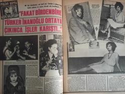 Pazar Haftalık Aktüalite Sinema Tiyatro Müzik ve Magazin Dergisi - 4 Ocak 1974 - Sayı:902 - Nebahat Çehre - Mualla Omay - Türker İnanoğlu ortaya çıkınca işler karıştı - Orhan Elmas - Ahu Doğan - Adana'ya demir atanlar - Nesrin Nur - Gülay Alp - Pelin Ceylan - Arzu Okay yeniden kürkçü dükkanında - Seyhan Karabay - Pakize Suda - Mine Soley - Sevinç Pekin Dev Posteri - Tarık Akan - Mine Sun tüccar oldu - Özden Yüce Orkestra şefi sevgilisi Toros'un dizi dibinde gitar çalıyor - Parlayanlar, sönenler ve yerinde sayanlar - Türkan Şoray - Aytaç Arman - Filiz Akın - Cüneyt Arkın - Hülya Koçyiğit - Serdar Gökhan - Tülin Örsek - Fatma Belgen - Fikret Hakan - Meral Zeren - Fatma Girik - Tamer Yiğit - Hülya Darcan - Yılmaz Köksal fotoğraf ve haberi - Posterli Tam Takım Dergi