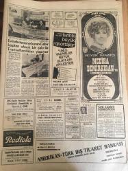 HÜRRİYET GAZETESİ 15 ŞUBAT 1968 YIL :20 SAYI :7113---Bütün Şoförler Boykota Gidecek ---Trafik kazasını tahkike giden  genç bir polis taksi altında can verdi ---Kıbrıs ta Türkler Anayasa Hazırlanıyor ---İhracatımız ilk defa 500 milyon doları aştı ---Kumkapılı dört balıkçı  7 orkinos  yakalandı ---Brigitte  Bardot yine  konuştu  :Ben  hoşuma giden  erkeği öperim ---Akıl hastası  camide 5 kişinin  burnunu kesti ---Bir Rus doktoru  kendi dizini ameliyat  etti ---Büyük Sanatçı : Mediha Demirkıran ---Nunweiller bir yumrukta Hilmi nim sekiz dişini kırmıştı --Fenerbahçe Olimpia ile 1-1 berabere ---4x10 km mukavemet  yarışında sonuncuyuz ---Gegiç e göre   Eskişehirspor Şampiyonluğa Ortak Olabilir ---İran  şahının hastalığı yüzünden  :Ferah ,bir türlü mutlu olamadı ---Kocasının boynuna tasmayı takmamış  onu istediği  gibi idare ediyor----Türk sinemasının  şöhretleri her hafta en güzel  fotoğraflarıyla  buluşurlar ---Fransız  cerrahları  bir ölümün kalbini  beş saat sonra  canlandırdı ---