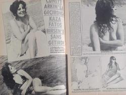 Pazar Haftalık Aktüalite Sinema Tiyatro Müzik ve Magazin Dergisi - 9 Ağustos 1974 Sayı:933 - Seyyal Taner - Sevim Çağlayan - Selma Güneri - ''Ben de bir anne olabilsem'' - Cüneyt Arkın'la geçirdiği kaza Fatoş Birsen'e şans getirdi - Müşerref Tezcan'ın sahneye çıkması bayrama kaldı - Mine Mutlu ve Engin Çağlar film setinde son derece mutluydular - Fatma Girik - Gamze Öz - Ceyhan Cem Dev Posteri - Sevinç Pekin - Arzu Okay İtalya'da ''Aşk başkadır'' diye dursun - Emel Özden - Sermet Serdengeçti - Müfit İlkiz - Volkan Kayhan - Aytaç Arman - Perihan Savaş - Ceyda Karahan bol bol sevişiyor - Seyhan Karabay - Filiz Akın - Özcan Özgür - Vural Okan - Aylin - Ülkü Ülker - Gülistan Okan - Liz Taylor - Eddie Fisher - Richard Burton fotoğraf ve haberi - Posterli Tam Takım Dergi