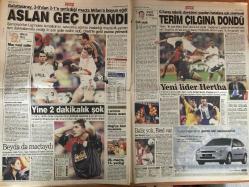 Sabah Gazetesi - 22 Eylül 1999  - Türkiye - Gazete - Eğitim - Dava - Ay - Otel - AP - Sanayi - Deprem - Tekstil - Ordu - Uçak - Bengü - Adamlar - Kurtarma - Yunanistan - Ceza - Altın - Uydu - Cumhurbaşkanı - Şili - Beşiktaş - Mezarlık - Mezar - Aşı - Merkez Bankası - Fransa - Öğrenci - Mahkeme - Yavuz Donat - Başbakan - Polis - Tıp - Spor - Galatasaray - Maç - Saray - Şampiyonlar Ligi - Savunma - Gol - Kale - Fatih Terim - Hagi - Zara - Oyuncu - Sel - Hertha Berlin - Mehmet Ağar - Hakan Şükür - Teknik Direktör - Chelsea - SEM - Taraftar - Leonardo - AC Milan - Sergi - Hakem - Taffarel - Emrah - Brezilya - Juventus - Seçim - Futbol - Emre - Hasan Şaş - Defans Oyuncusu - Lazio - Futbolcu - Real Madrid - Bayern - Bayern Münih - Rangers - Avusturya - Norveç - Arsenal - Rosenborg - Barcelona - Mars - BM - Olympiakos - Eder - Kule - Agu - Ege - ABD - Televizyon - Elektrik - Roman - Can Dündar - Isla - Baraj