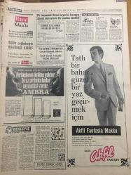 HÜRRİYET GAZETESİ 14 MAYIS 1968 YIL :21 SAYI :7199--Fransa da hayat felce uğradı --AP ,ikili anlaşmalarla ilgili açıklama yaptı ---İşçilere  sahte  çalışma belgesi satan bir Türk Yugoslavya da tevkif edildi ---Rus Generali Çekoslovakya Müdahale Hazırız Dedi ---Bir kilo  rakı içen şoförü  ,polis ancak   otomobiline  ateş açarak durdurabildi ---Cerrahpaşa da   bir  hastanın iç ve orta kulağı değiştirildi ---25 yaşındaki kızın  boyu bir hormon iğnesi sayesinde uzatıldı ---Fenerbahçe  rekor kırıyor --Adaylar :Hacettepe Vefa Demirspor ve Şekerspor ---Derece alan beş vitrin ---Firari şakiler hasımlarını kurşuna dizdi --Seçim Konuşmaları : Feyzioğlu :Solcu muhalefet düzeni yıkma çabasında ---Ankara Ana Tamir Fabrikasında kayak takımı ,baston tüfek ile akü  bile yapılıyor ---
