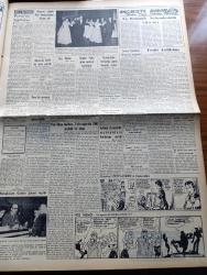 Vatan Gazetesi - 17 Şubat 1956 - Ahmet Emin Yalman Köşe Yazısı - Yangın Felaketi Sebebiyle Celal Bayar Gerze'ye Gidiyor - Fethi Çelikbaş Üniversite Sussun Basın Methetsin Olamaz Diyor - Rockfeller Vakfı 6.680.000 Dolarlık Burslarını İlan Etti - Memleketimizde 71 Cadillac Var - Peru'da Anayasa Yürürlükten Kaldırıldı - 6 7 Eylül Duruşmasına Bugün Devam Edilecek - Fransız Başvekili Guy Mollet Cezayire Sosyal Demokrasiyi Getireceğiz Dedi - Yanlış Numara Yazan Lucille Fletcher Yazı Dizisi -  Bir Türk Anası Abidesi Dikilmek Üzere Teşebbüse Geçildi - Hilton Oteli'nin İki Garsonu Komünizm Propagandası Yapmış - Uludağ Milli Park Yapılıyor - Bursa'da Tarihi Bir Servi Ağacı Yıkıldı - İstanbul Üniversitesi Senatosu Toplandı - Gazeteci Ceyn Arden'in Maceraları Çizgi Roman - Hoş Memo Karikatür - Komünistler Birleşmiş Cephe Kurmak İstiyor - Prenses Margaret Katolik Mezhebine Girecekmiş - Resim Tenkidleri Yazan Zahir Güvemli - Film Yıldızı Özcan Tekgül Puro Tuvalet Sabunu Kullanıyorum Diyor -Good Year