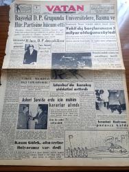 Vatan Gazetesi - 1 Şubat 1956 - Başvekil Adnan Menderes Demokrat Parti Grubunda Üniversitelere Basına Ve Hürriyet Partisine Hücum Etti - Türk Amerikan İktisadi Görüşmeleri Yazan Ahmet Emin Yalman Köşe Yazısı - Türkiye Macaristan Maçı Yapılamıyor Mu - Hamit Şevket İnce Haysiyet Divanına Verildi - İstanbul'da Karakış Şiddetini Arttırdı - Nesebi Sahih Olmayan Çocukların Tescili - Askeri Şura'da Ordu İçin Kararlar Alındı - Ürdün Rus Yardım Teklifini Reddetti - İstanbul Radyosu Parasız Kaldı - Fırtınalı Gece Yazan Orhan Kemal Yazı Dizisi - İzmir'de Hususi Araba lastikleri İğneleniyor - Fezal Ustar'ın Konseri - Migros'un Şansı Yazan Sadun Tanju - Geçmişte Bugün Yazan Sinemanın Keşfi Yazan Feridun Fazıl Tülbentçi Yazı Dizisi - Gazeteci Ceyn Arden'in Maceraları Çizgi Roman - Hoş Memo Karikatür - Ölümü Geniş Akisler Uyandıran Alexander Korda Büyük İstidatlar Keşfetmişti - Galatasaraylı Saim Milli Kadroya Dahil Edildi - Olimpiyatlarda Ruslar Başta Gidiyor