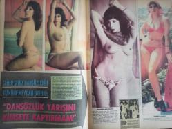 Pazar Haftalık Aktüalite Sinema Tiyatro Müzik ve Magazin Dergisi - 1976 Yılı - Sayı:1047 - Piraye Uzun - Prenses Banu - Türkan Şoray ''Deprem'' filmiyle Tahran Film Şenliğine katılacak - Ayla Akıncı - Tuncay Erana - Filiz Akın Avrupa diye bu kez gizlice Alanya'ya kadar gitti - Seyhan Gümüş çiftçinin kızı ''hem aşk, hem film'' diyor - Romalı Perihan, kendini Avrupalı artistlerden de büyük görmeye başladı: ''Raquel Welch de kimmiş!'' - Ayla Algan çocuğunu büyütüyor - ''Annelik rol yapmaktan daha zor'' - Deniz Erkanat: ''İzmir'de bana oyun oynadılar'' diyor - Fatma Girik ağır basınca ''kadın hamlet'' filmi ''intikam meleği'' oldu - Perihan Ateş'in Almanya'daki gizli nişanlısı ortaya çıktı - Seher Şeniz dansözlerin tümüne meydan okudu - Nesrin Topkapı - Alev Altın İzmir'de şarkı söylemek isterken kendini pavyonda buldu - Alev Sezer - Şeyda Senem - Ceyda Karahan - Tülin Yaprak - Müjde Ar da şarkıcılığa ''evet'' dedi - Kocasından ayrılan Gülay Alp, ortaya çıktı - Gülay Alp - Tam Takım Dergi