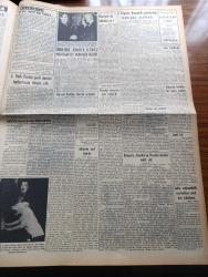 Vatan Gazetesi - 4 Şubat 1956 - Hürriyet Mi İstibdat Mı Yazan Ahmet Emin Yalman Köşe Yazısı - Hürriyet Partililer Meclisi Terkettiler - Başvekil Adnan Menderes'in Riyasetinde Yeni Bir Toplantı Yapıldı - Macar Milli Takımı Dün Gece Geldi - Satılan Dil Sualleri Hadisesi Adliyede - Şiddetli Bir Karayel Fırtınası Hüküm Sürüyor - Bulganin Amerika'ya 20 Yıllık Dostluk Teklif Etti - Şerif İçli Vefat Etti - Fırtınalı Gece Yazan Orhan Kemal Yazı Dizisi - Basın Hürriyeti Yazan Doktor Nihat Türel - Geçmişte Bugün Sait Halim Paşa'nın Kabinesinin İstifası - Truman Nixona Bir Yumruk Patlatmak İstiyorum Dedi - Gazeteci Ceyn Arden'in Maceraları Çizgi Roman - Elektrikli Tren İçin İki Fransız Mühendisi Geldi - Hikaye Öyle Bit Kız Yazan Erdal Öz - Aya Seyahat İçin Yer Ayırtanlar - Kansere Karşı Savaş İçin Bir Bomba Kullanılıyor - Tunalı Kız Yazan Louis Charles Royer Yazı Dizisi - Ava Gardner Pakistanlı Bir Güzel Oluverdi -  Nevin Aypar Puro Tuvalet Sabunu Kullanıyorum Diyor - Çalım Kralı Gibor - Boks