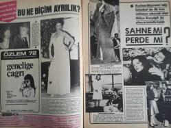 Pazar Haftalık Aktüalite Sinema Tiyatro Müzik ve Magazin Dergisi - 1976 Yılı - Sayı:1051 - Mine Mutlu - Nalan Çöl - Nebahat Çehre, Yavuz Demir'in ayrılığına on gün dayanabildi - Muazzez Abacı - Hülya Koçyiğit iki ateş arasında kaldı - Orhan Gencebay - Orhan Aksoy - Jill Merrit, sonunda ''çıplak model'' oldu - Bahar Erdeniz yeniden sinemaya döndü - Çetin İnanç - Ceyda Karahan da özgürlüğü seçti - Öztürk Serengil yirmilik sevgilisi Ayşen Cansev'den sonunda ayrılıp yuvasına döndü - Gönül Tansel şarkıcılık uğruna ününü yitirdi - Neriman Köksal - Aram Gülyüz - Fikret Hakan - Selma Güneri - Mete İnselel - Neriman Köksal - Cüneyt Arkın - Muzaffer Tema - Seher Şeniz Avrupa'dan bir revü getiriyor - Piraye Uzun - Nalan Çöl'ün yeni aşkı da futbolcu fotoğraf ve haberi - Tam Takım Dergi
