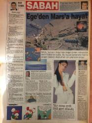 Sabah Gazetesi - 19 Eylül 1998 Türkiye - Gazete -  - Doktor - Altın - Hastane - Aşı - Ay - AP - Ankara - Kale - Tarih - Ordu - Yusuf - LP - İstanbul - Üniversite - Silah - Sağlık - Borsa - PAK - Mesut Yılmaz - Başbakan - Kredi - Satış - Dava - Hükümet - Can Bartu - Galatasaray - Zara - Saray - Hagi - Maç - Fenerbahçe - Erman Toroğlu - Juventus - Spor - PKK - Hasan Cemal - Duman - Sel - Futbol - Eder - Mahkeme - Taraftar - Fatih Terim - Futbolcu - Gol - Kule - Sergi - Yazar - Adamlar - Kurtarma - Şampiyonluk - Funda - Baha - Hıncal Uluç - Savunma - Grev - Oyuncu - Sarı Kart - Hakem - Seçim - Derbi Maçı - Hakan Şükür - Ceza - Redd - Beşiktaş - Alpay - Kupa - Orman - Aziz - Tren - Romanya - Teknik Direktör - Roman - Ozan - Kırmızı Kart - Karabükspor - Moldova - Hasan Şaş - Taffarel - Bero - Danimarka - Patron - Antrenman - Mustafa Doğan - Trabzonspor - Tayfun - Barcelona - Dolar - Köprü - Harun - Emre