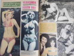 Pazar Haftalık Aktüalite Sinema Tiyatro Müzik ve Magazin Dergisi - 1976 Yılı - Sayı:1052 - Feri Cansel - Melek Görgün - Tyrene Power'in seks yıldızı kızı şarkıcı kocasıyla İstanbul'a geldi - Romina Power Türkiye'de bir film çevirecek - Toto Karaca sanat hayatına verda ediyor - Hülya Tuğlu yılbaşında şarkıcı oluyor - Mine Sun ''Alaturkaya gitmem'' diye batı müziğine geçiş yaptı - Müşerref Tezcan'ın büyük jesti - Hale Soygazi şarkıcılıktan Ahmet Özhan için vazgeçti - sevda Karaca bu yıl sinemaya hız verdi - Feri Cansel ikinci kez hamile kaldı - Müjde Ar eski eşini dilinden düşürmüyor - Samim Değer - Orhan Elmas - Serdar Gökhan - Mine Mutlu evliliğin eşiğinden geri döndü - Ünal Çulha - Gamze Öz ve Turgay Oylum dört yıllık nişanlılık dönemi sonunda evlilik kararı aldılar - Hüseyin Oylum - Nişanlısı Yonca Yücel'i İtalya'dan getirdikten hemen sonra nişanı bozdu - Ali Rıza Binboğa ile aşkları Başkent'te de devam ediyor - Kayıp Fatma Belgen- Melek Görgün - Nina Carter - Tam Takım Dergi