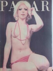 Pazar Haftalık Aktüalite Sinema Tiyatro Müzik ve Magazin Dergisi - 1976 Yılı - Sayı:1057 - Arzu Okay - Ceyda Karahan - Nebahat Çehre ikinci balayında - Esengül'e şarkıda futbolcu eşlik etti - Esin Afşar oğlunu şarkıyla büyütüyor - Barış Manço gelirken Ayla Algan gidiyor - Elbiseleri yanan Nil Burak acısını eğlenerek unutuyor - Serpil Örümcer eğlence yerlerinde de üzgün - Berkant - Ümit Utku: ''Meral Orhonsay reklam hastasıdır'' - Yeşilçam karşı çıktı - Mustafa Akad - Julien Jenger - Mustafa Akad - Melisa Mell - Yonca Yücel - Karin Well - Harika Değirmenci'ye Yeşilçam yasak! - Filiz Akın İstanbul yerine Ankara'da sahneye çıkıyor - Osman Kavran - Fahrettin Arslan - Bülent Ersoy - Mine Mutlu evlilik hazırlığı yaparken eski aşklarından da kurtulamıyor - Ünal Çulha - Melih Gülgen - Seher Şeniz 77 - Nesrin Topkapı - Arzu Okay, Salih Güney iki filmde birden oynuyor - Sami Tunç - Turgut Boralı - Gülşen Gürsoy - Macit Flordun - Pervin Par - Yurdanur Gerçeker - Lynda Waters - Tam Takım Dergi