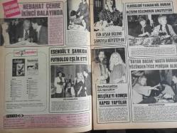 Pazar Haftalık Aktüalite Sinema Tiyatro Müzik ve Magazin Dergisi - 1976 Yılı - Sayı:1057 - Arzu Okay - Ceyda Karahan - Nebahat Çehre ikinci balayında - Esengül'e şarkıda futbolcu eşlik etti - Esin Afşar oğlunu şarkıyla büyütüyor - Barış Manço gelirken Ayla Algan gidiyor - Elbiseleri yanan Nil Burak acısını eğlenerek unutuyor - Serpil Örümcer eğlence yerlerinde de üzgün - Berkant - Ümit Utku: ''Meral Orhonsay reklam hastasıdır'' - Yeşilçam karşı çıktı - Mustafa Akad - Julien Jenger - Mustafa Akad - Melisa Mell - Yonca Yücel - Karin Well - Harika Değirmenci'ye Yeşilçam yasak! - Filiz Akın İstanbul yerine Ankara'da sahneye çıkıyor - Osman Kavran - Fahrettin Arslan - Bülent Ersoy - Mine Mutlu evlilik hazırlığı yaparken eski aşklarından da kurtulamıyor - Ünal Çulha - Melih Gülgen - Seher Şeniz 77 - Nesrin Topkapı - Arzu Okay, Salih Güney iki filmde birden oynuyor - Sami Tunç - Turgut Boralı - Gülşen Gürsoy - Macit Flordun - Pervin Par - Yurdanur Gerçeker - Lynda Waters - Tam Takım Dergi