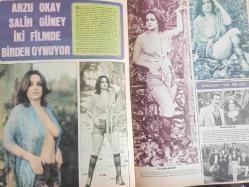 Pazar Haftalık Aktüalite Sinema Tiyatro Müzik ve Magazin Dergisi - 1976 Yılı - Sayı:1057 - Arzu Okay - Ceyda Karahan - Nebahat Çehre ikinci balayında - Esengül'e şarkıda futbolcu eşlik etti - Esin Afşar oğlunu şarkıyla büyütüyor - Barış Manço gelirken Ayla Algan gidiyor - Elbiseleri yanan Nil Burak acısını eğlenerek unutuyor - Serpil Örümcer eğlence yerlerinde de üzgün - Berkant - Ümit Utku: ''Meral Orhonsay reklam hastasıdır'' - Yeşilçam karşı çıktı - Mustafa Akad - Julien Jenger - Mustafa Akad - Melisa Mell - Yonca Yücel - Karin Well - Harika Değirmenci'ye Yeşilçam yasak! - Filiz Akın İstanbul yerine Ankara'da sahneye çıkıyor - Osman Kavran - Fahrettin Arslan - Bülent Ersoy - Mine Mutlu evlilik hazırlığı yaparken eski aşklarından da kurtulamıyor - Ünal Çulha - Melih Gülgen - Seher Şeniz 77 - Nesrin Topkapı - Arzu Okay, Salih Güney iki filmde birden oynuyor - Sami Tunç - Turgut Boralı - Gülşen Gürsoy - Macit Flordun - Pervin Par - Yurdanur Gerçeker - Lynda Waters - Tam Takım Dergi