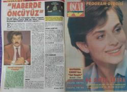 MİLLİYET OSCAR TV MAGAZİN DERGİSİ-MİLLİYET-OSCAR-TV-MAGAZİN-DERGİ-27 MART-2 NİSAN-1993-YIL:1-SAYI:25-KAPAK-FOTOĞRAF-RÖPORTAJ-TÜRKİYE'NİN EN BÜYÜK TELEVİZYON MAGAZİN SİNEMA DERGİSİ-İÇİNDE 48 SAYFA EXTRA PROGRAM DERGİSİ-FULYA ERGÜNEŞ-ÖLÜ DENİZİ KİM ÖLDÜRDÜ-ELİF ILGAZ-VOLKAN SEVERCAN-VOLKAN'IN SEVGİLİSİ-SEZEN CUMHUR İŞİNİ BİLİR-PELİN 23 YAŞINDA-PELİN KÖRMÜKÇÜ-İBO'NUN GÖZDESİ-NAZAN ÇALIN-MELTEM EKRANA HAZIR-MELTEM ECE-GÖZÜ EKRANDA-BANU ÇAKIRÇI-SÜPER SUNUCU-HAZIM KÖRMÜKÇÜ-MİLYARLIK TRANSFERE DEVAM-SERPİL AKILLIOĞLU-ARMUT DİBİNE DÜŞTÜ-METE INSELEL-ERKAN YOLAÇ-TAM 31 YILDIR SAHNELERDE-ŞEBNEM ÖZİNAL-ÇOK YÖNLÜ SUNUCU-DEFNE'NİN GÖLGESİ-DEFNE SAMYELİ-NAZAN GİBİ OLAMAM-AYŞE SARIKAYA-HABERDE ÖNCÜYÜZ-ERHAN AKYILDIZ-NASTASSIA KINSKI-ŞENER ŞEN-HOFFA'NIN HİKAYESİ-JAMES RIDDLE-HOLLYWOOD HABERLERİ-DEE IVENS-ABD-FETHETTI-DANIEL DAY LEWIS-HOWARDLARIN SONU-MUTLU MAÇO-ROM SELLECK-DÖVMELİ YAKIŞIKLI-NERTİTİ MODASI-MUZ MUCİZESİ